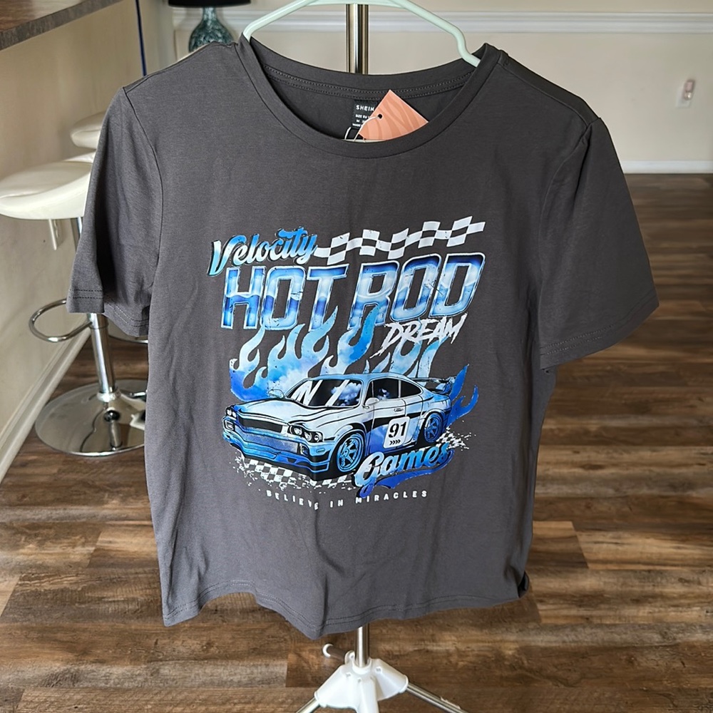 Medium graphic tee